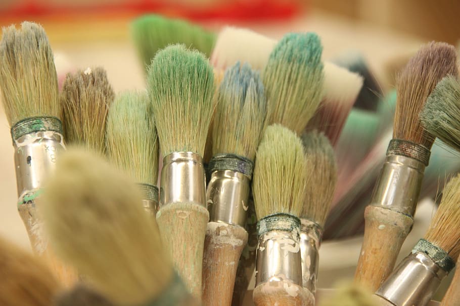 close-up photo of brown paint brushes, painting, artistic, workshop HD wallpaper
