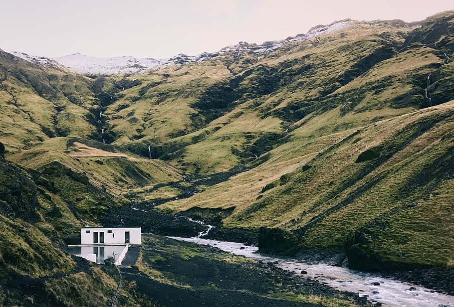 white concrete house beside body of water in the mountain, green mountain near body of watre HD wallpaper