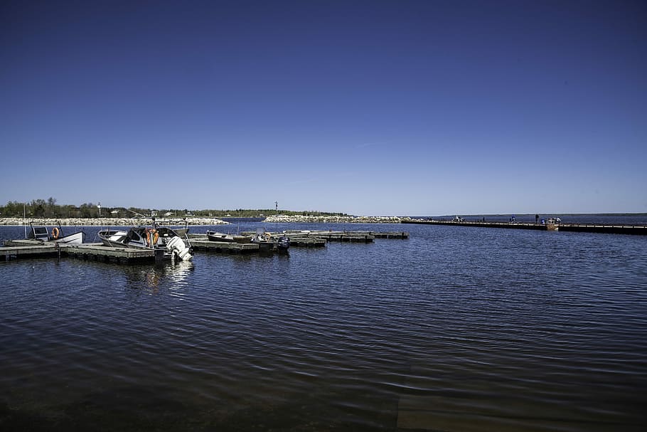 Boat Docks on Lake Winnipeg in Hecla Provincial Park, boats, canada, HD wallpaper