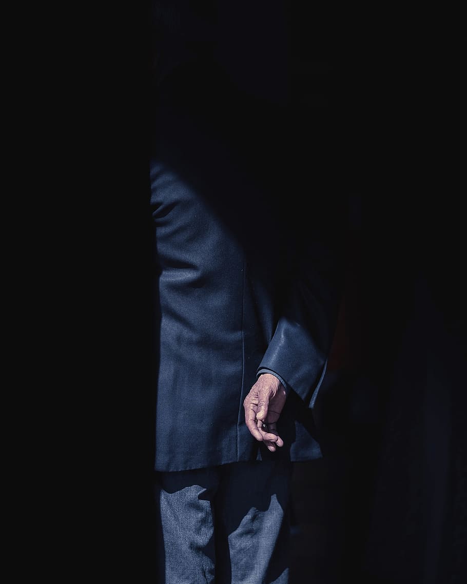 person wearing black formal suit, man wearing suit behind shadow HD wallpaper