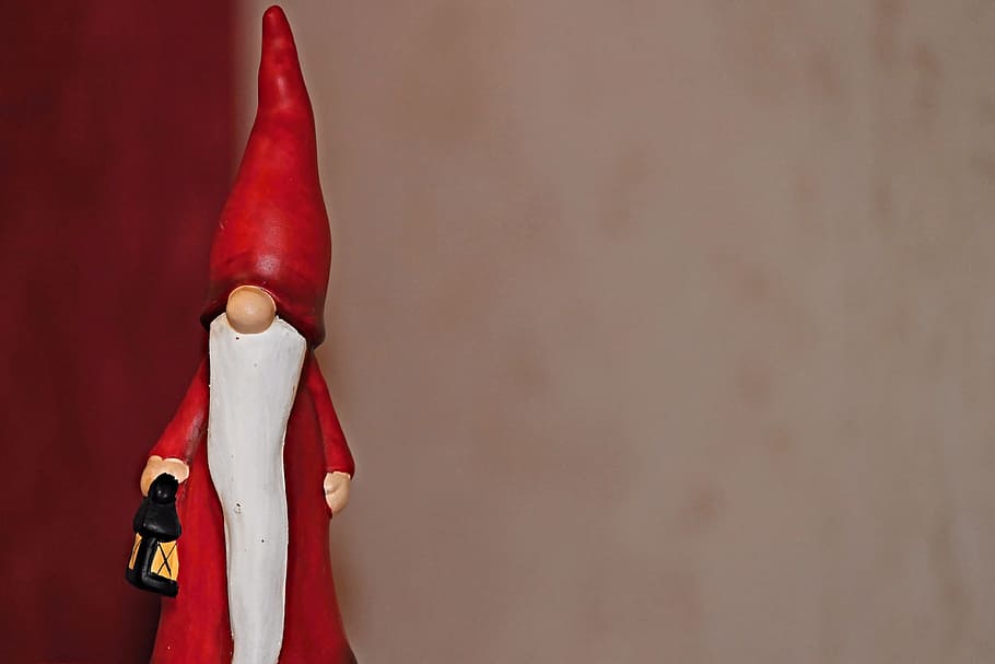 gnome holding lamp figurine in focus photography, dwarf, hood HD wallpaper