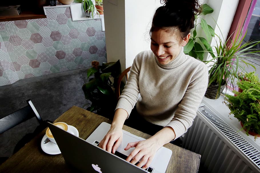 woman sitting while using MacBook, office, work, laptop, computer HD wallpaper