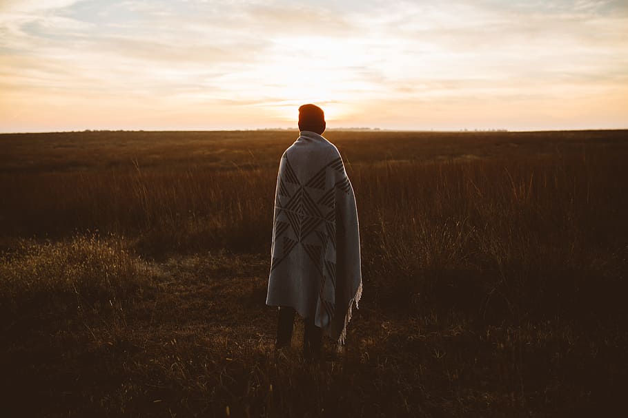 person cover in robe standing in front of grass field, Morning chills HD wallpaper