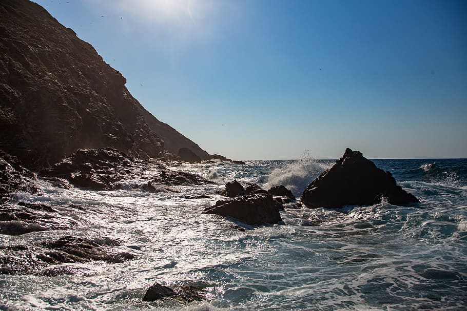 mountain and ocean waves, rocks, sea, crashing, seascape, coastline HD wallpaper