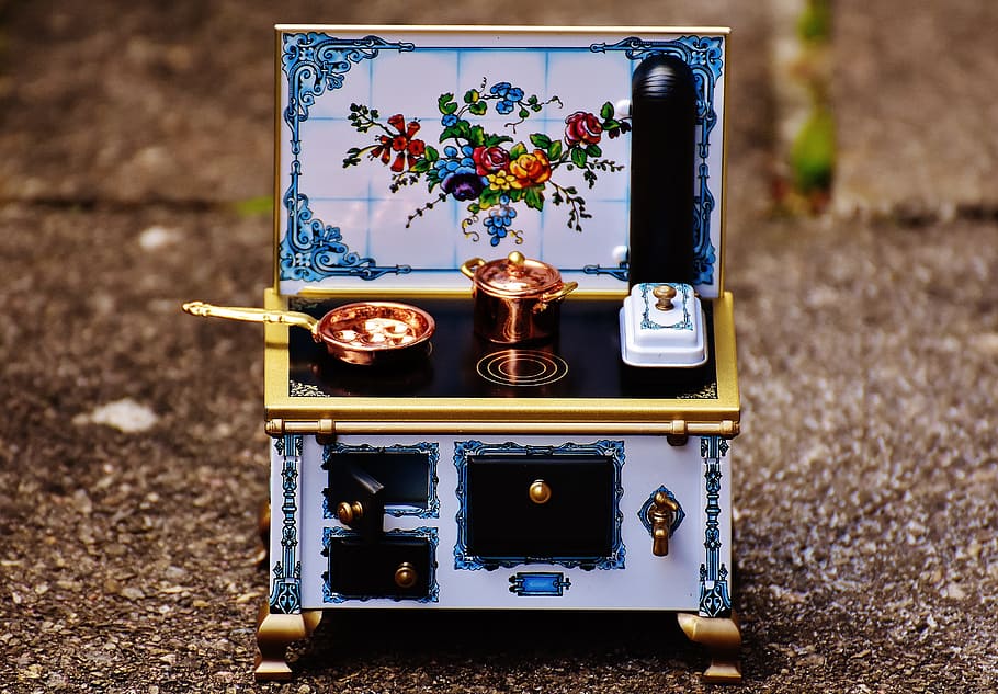 selective focus photography of miniature kitchen playset, stove