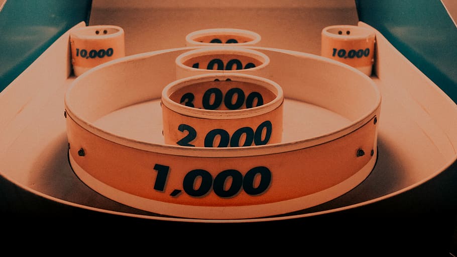 white rings with embossed numbers, round white case, game, arcade HD wallpaper