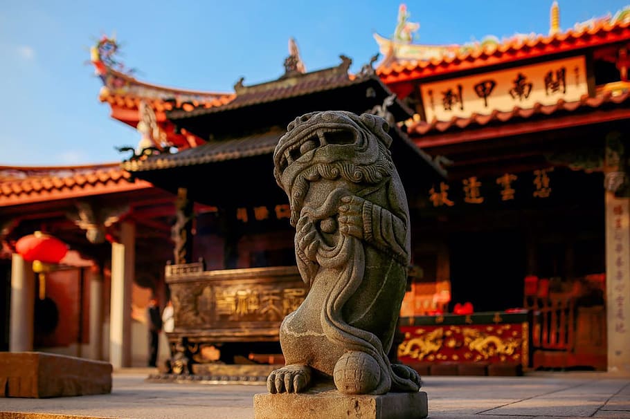 Chinese guardian lion statuette, china, quanzhou, ancient architecture