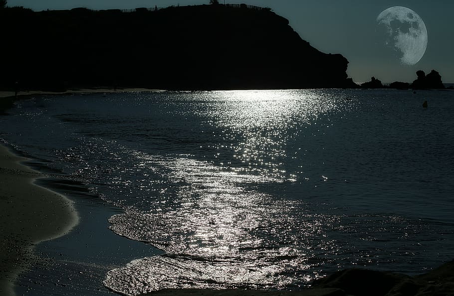 body of water during night time, moon, sea, light reflections HD wallpaper