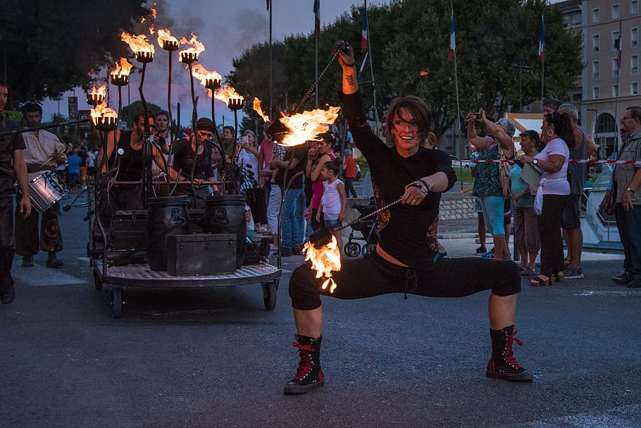 fire, juggler, holidays, parade, beaucaire, char, madeleine festivals HD wallpaper