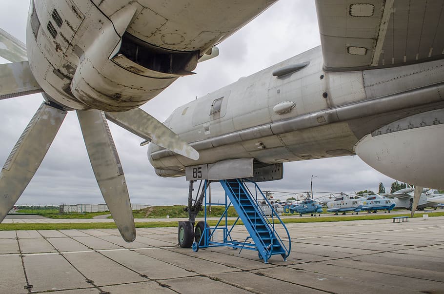 plane, engine, turbine, screw, rakurs, wing, chassis, the fuselage HD wallpaper