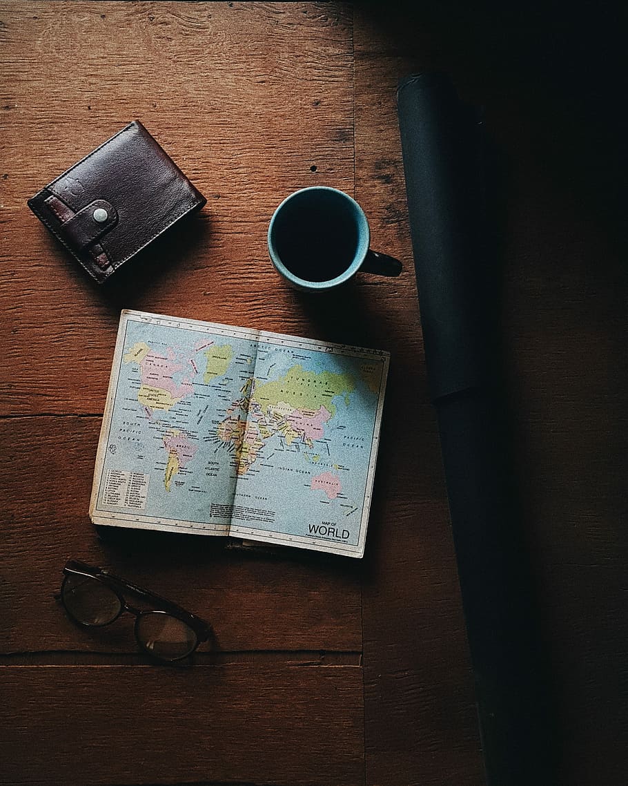 world map beside blue and black ceramic mug, world map beside black and teal ceramic mug HD wallpaper