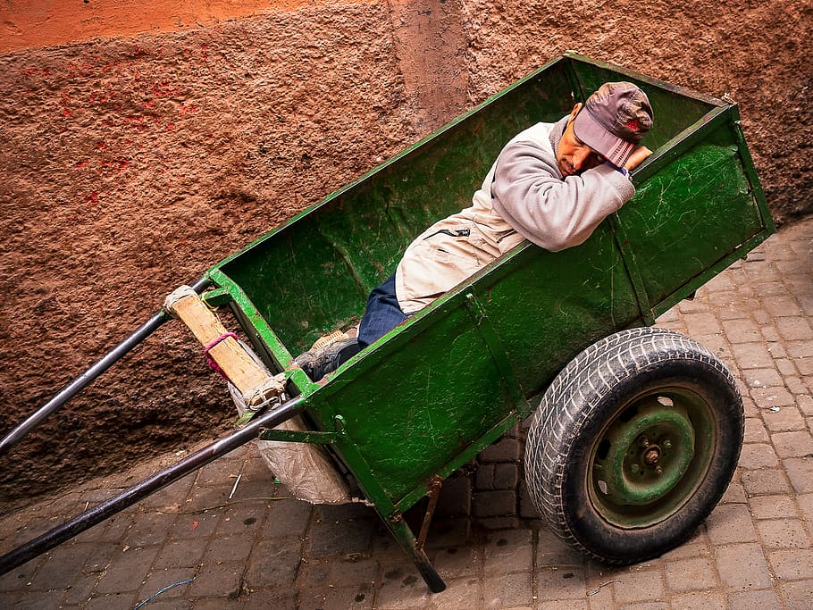man laying inside green wagon, man sleeping on green wagon, trolley HD wallpaper