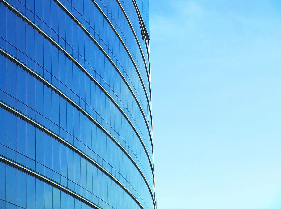 photo of concrete building under blue sky at daytime, office HD wallpaper