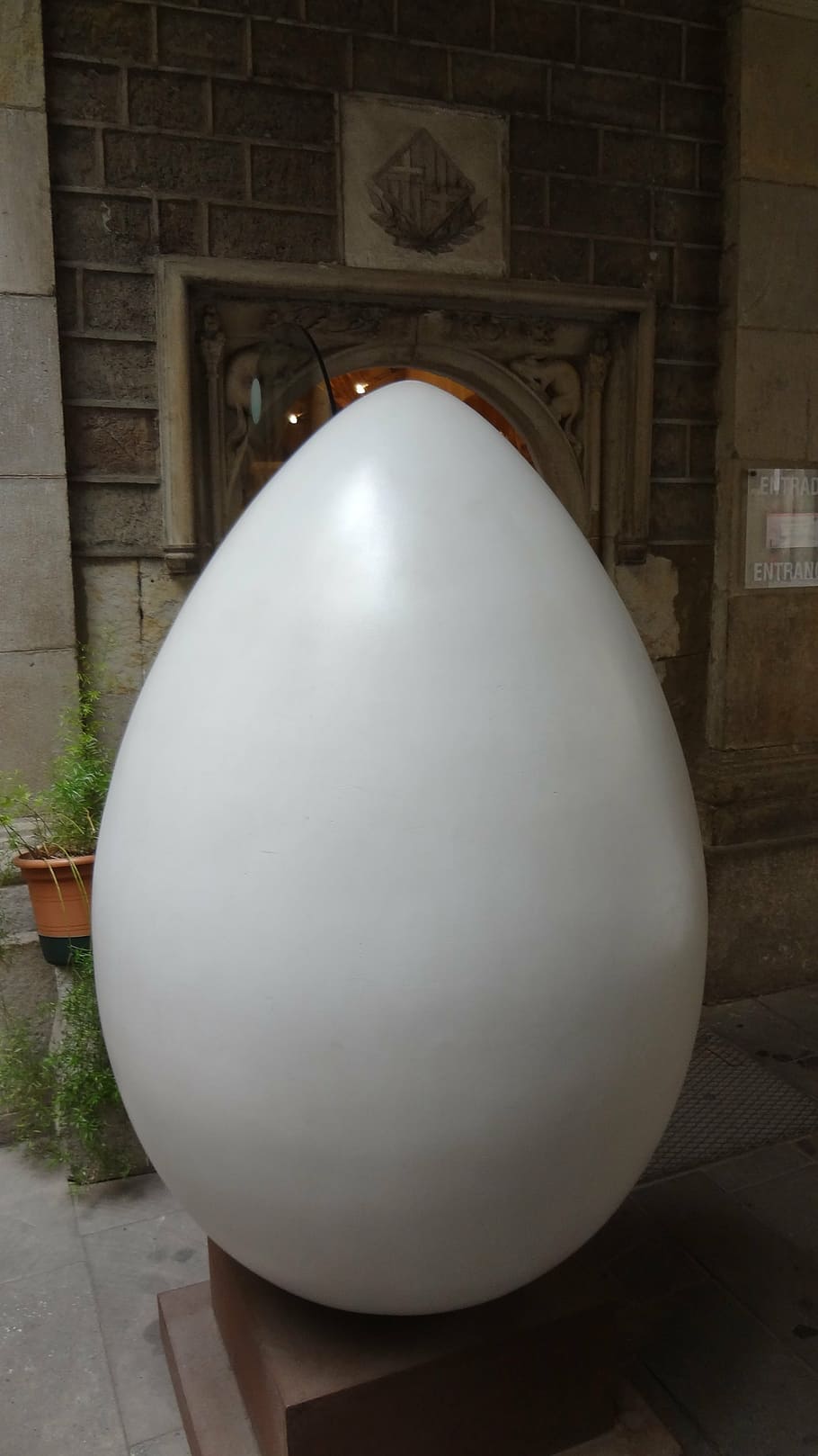 egg, giant, barcelona, spain, architecture, close-up, one person HD wallpaper