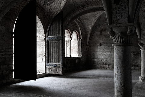 Gray Concrete Column Inside Vintage Building, abbey, arcade, arch HD wallpaper