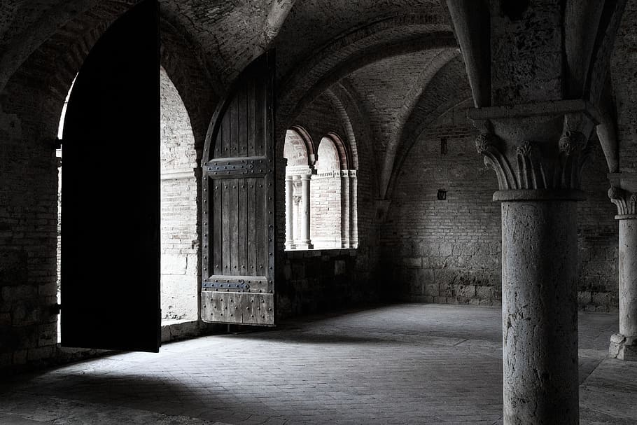 Gray Concrete Column Inside Vintage Building, abbey, arcade, arch HD wallpaper