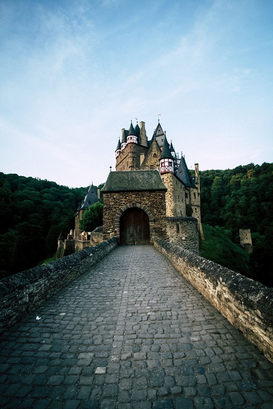 pathway in front of castle, Burg Eltz, Middle Ages, germany, places of interest, HD wallpaper