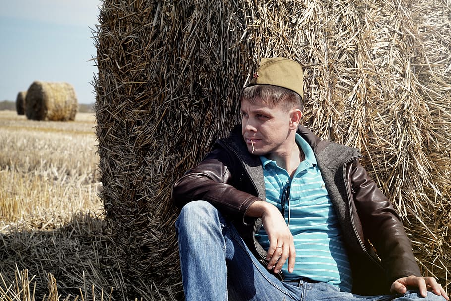 hay, spring, 9maâ, man, young, harvesting, autumn, cap, military HD wallpaper