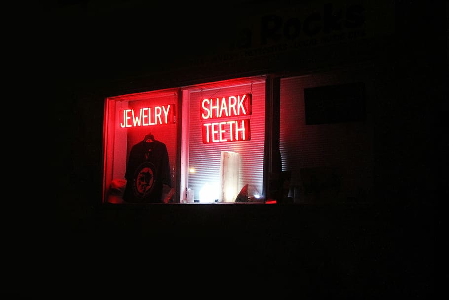 Shark Teeth neon signage on glass window, red Jewelry and Shark Teeth neon signage on boutique, HD wallpaper