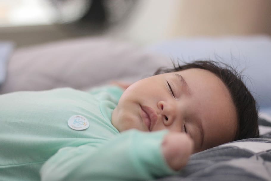 baby sleeping on gray and white mattress, bebe, nenen, child