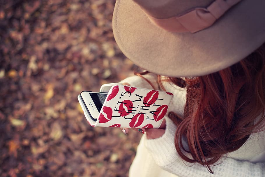 photo of woman wearing brown hat holding white iPhone, women HD wallpaper