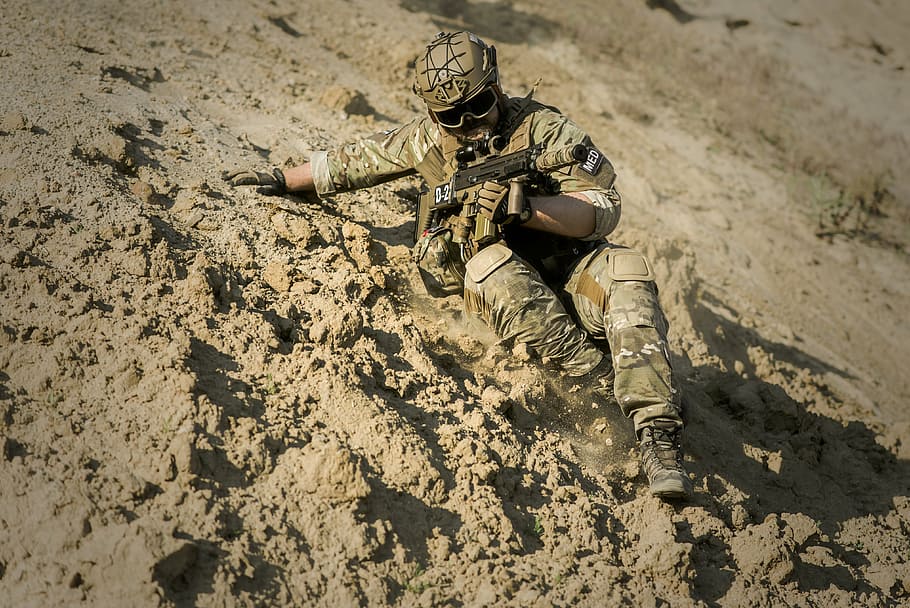 war, desert, guns, gunshow, soldier, action, smoke, sand, dom HD wallpaper