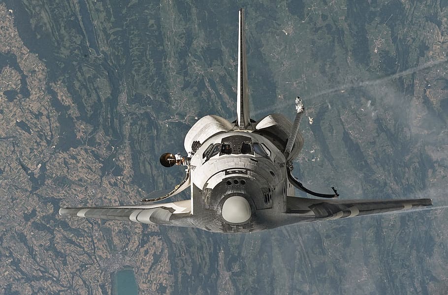 close-up photo of space shuttle, discovery, spaceship, astronaut