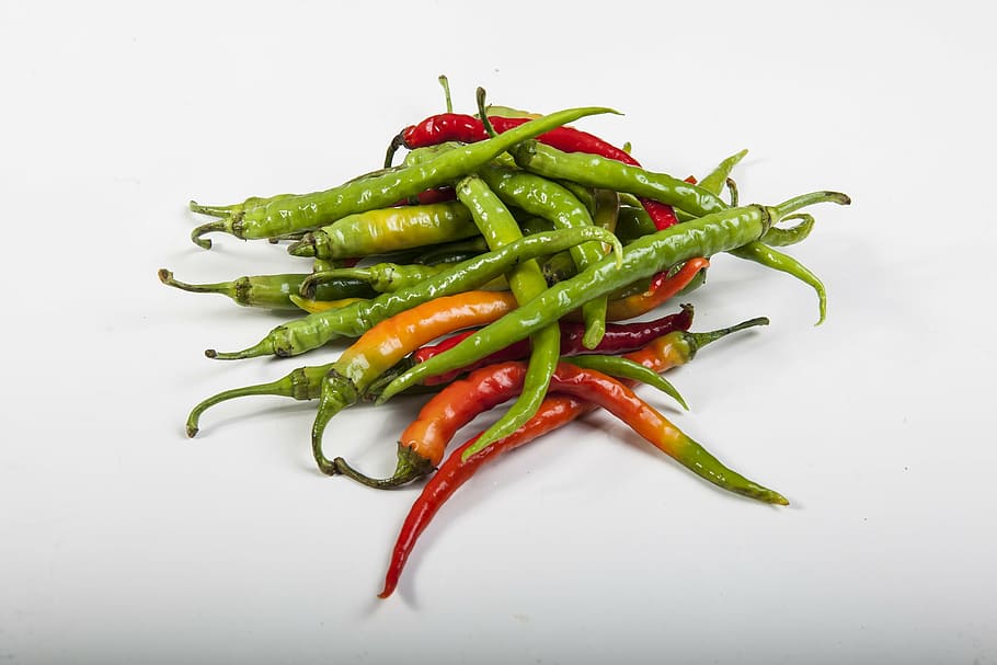 assorted chili, chilli peppers, chilis, green, red, network HD wallpaper