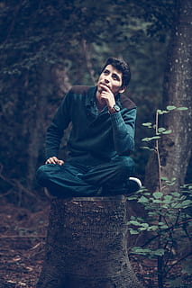 man sitting on tree stump, men, thinking, thinking man, male HD wallpaper