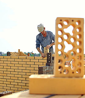man building wall during daytime, mason, brick, work, construction HD wallpaper