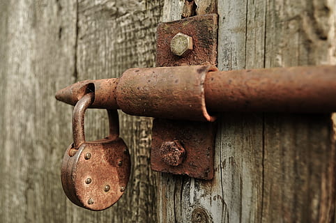 brown metal door lock, rusted, barn, shed, iron, vintage, padlock HD wallpaper