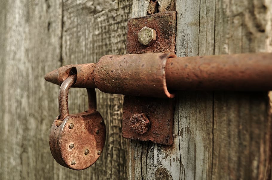 brown metal door lock, rusted, barn, shed, iron, vintage, padlock HD wallpaper