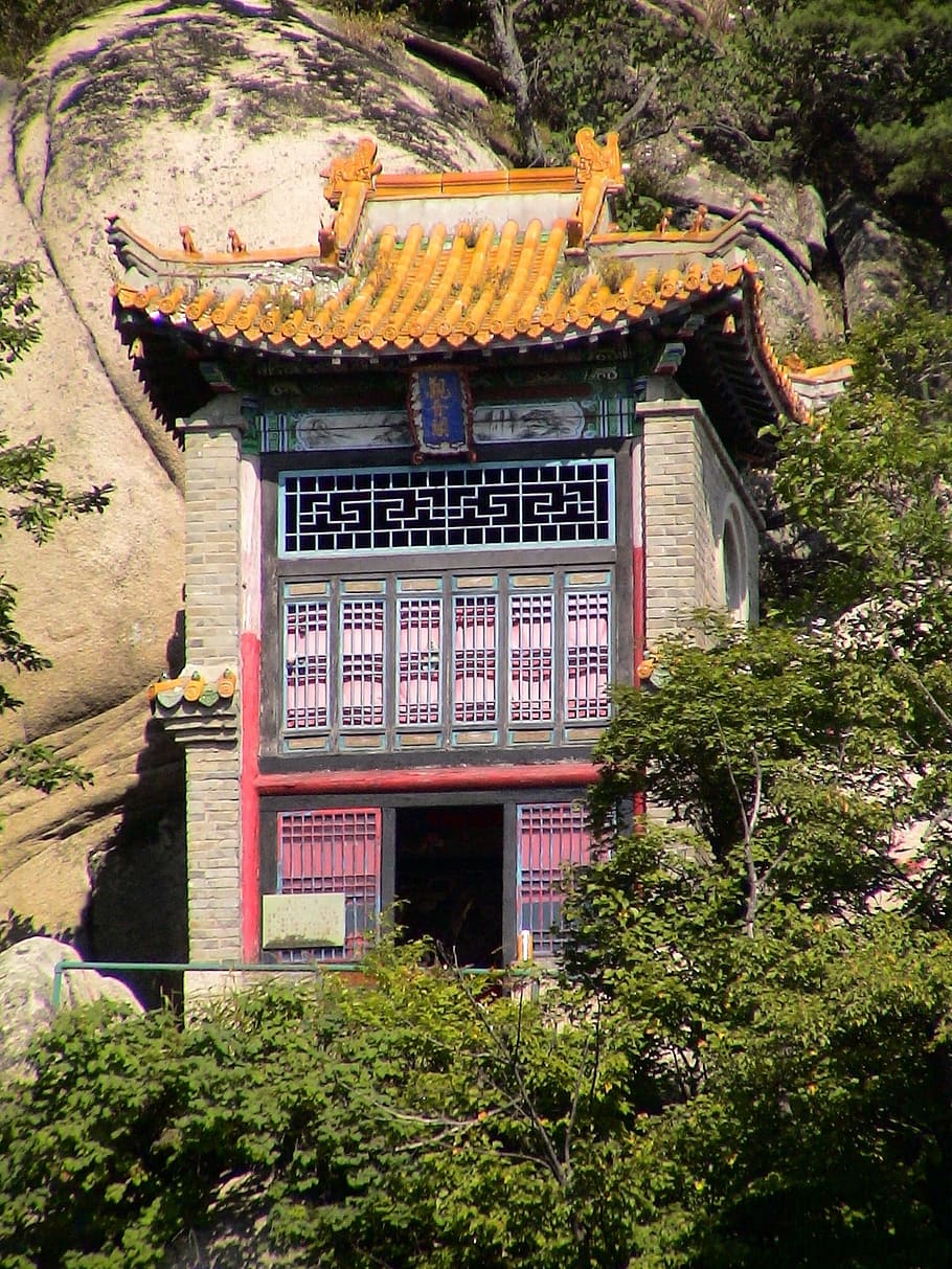 Build a temple. Китайские домики на холмах. Священные места в Китае. Китайские Молитвенные здания. Китайский храм на горе.