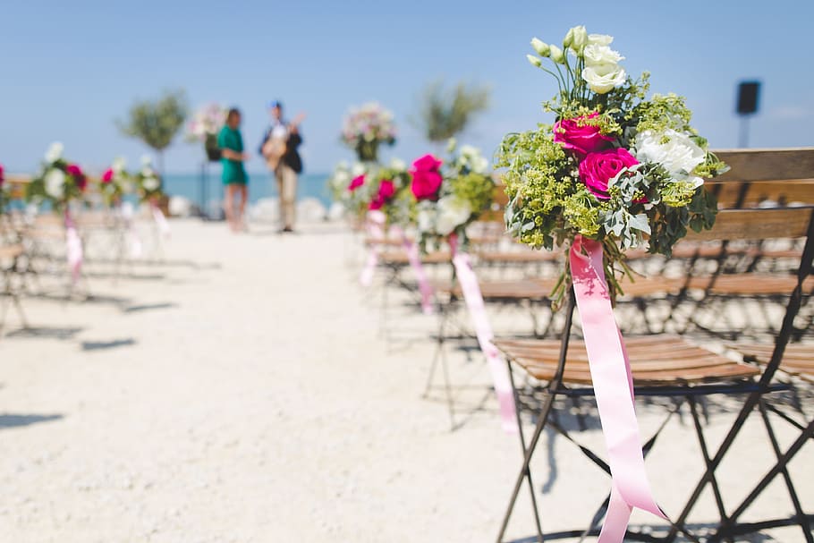 selective focus photography of wedding aisle flower arrangement HD wallpaper