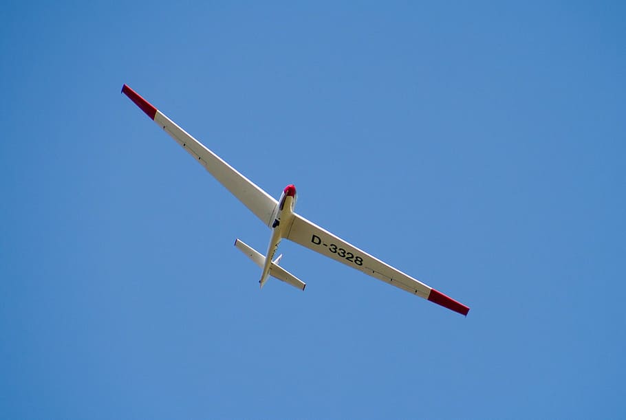 glider-pilot-aircraft-airport-glider.jpg