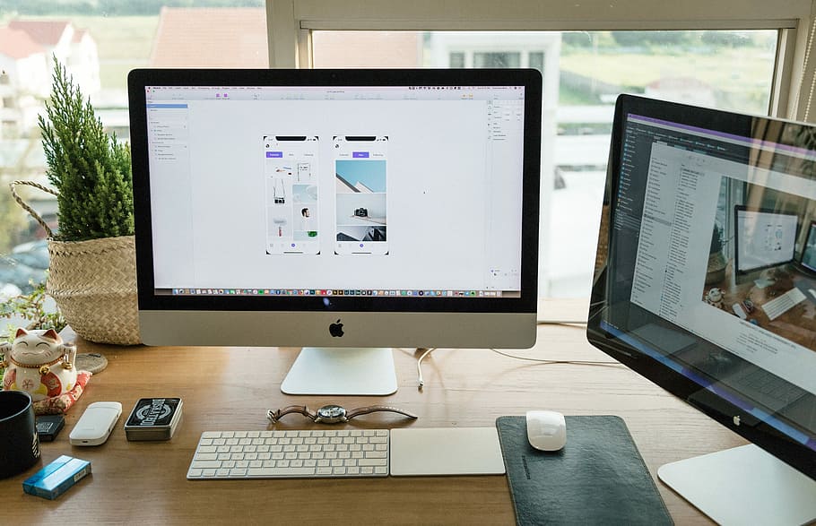 silver iMac with Apple Magic Keyboard and Magic Mouse, turned on silver iMac HD wallpaper