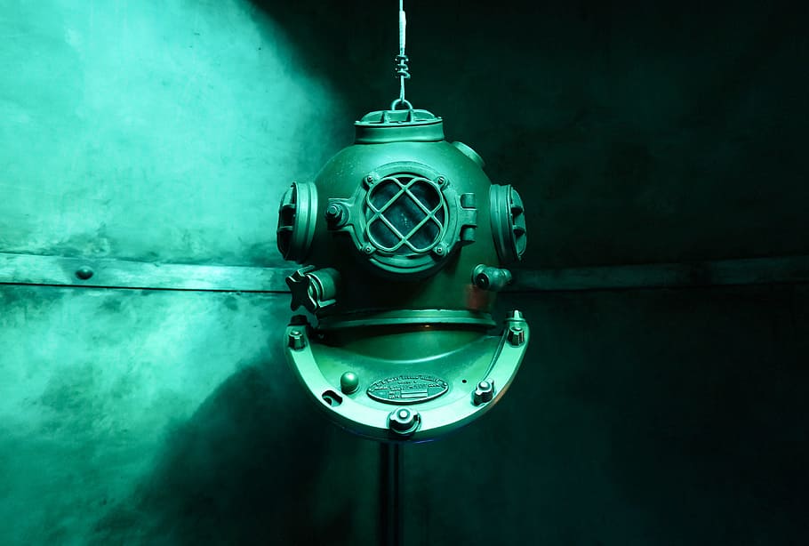 vintage diving helmet, old, underwater, hanging, indoors, no people HD wallpaper