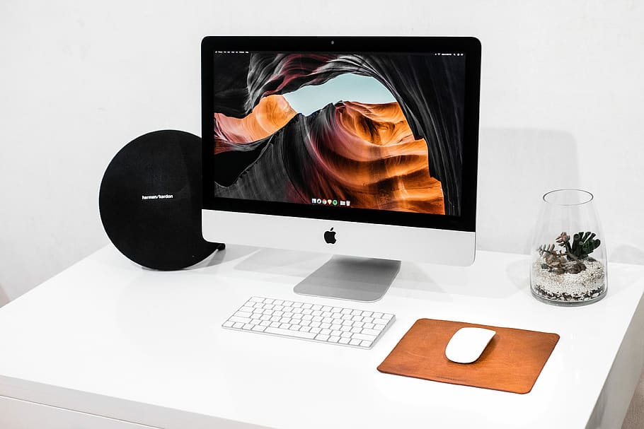 silver iMac with Apple Magic Keyboard and Magic Mouse, turned on silver iMac, HD wallpaper