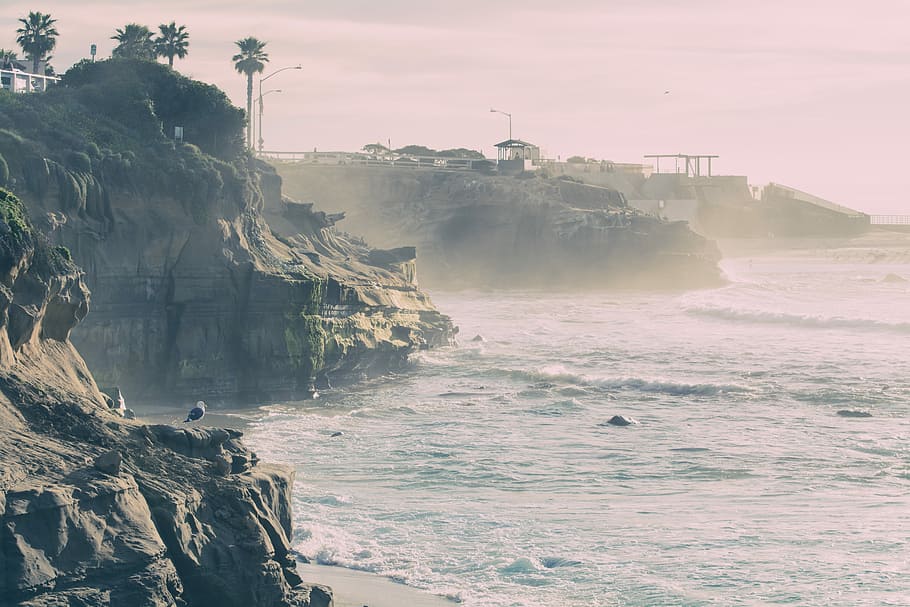 waves splashing on shore near cliff, sea waves crashing on rocks HD wallpaper