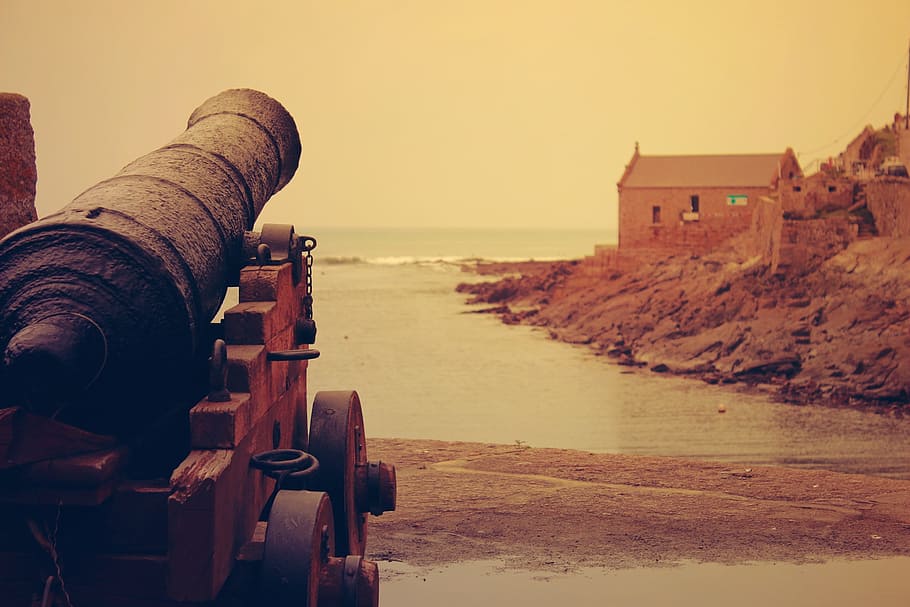 cannon facing the ocean and house during golden hour, seashore, HD wallpaper
