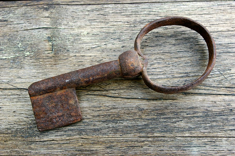 rusted brown skeleton key on brown wooden board, old, rusty HD wallpaper