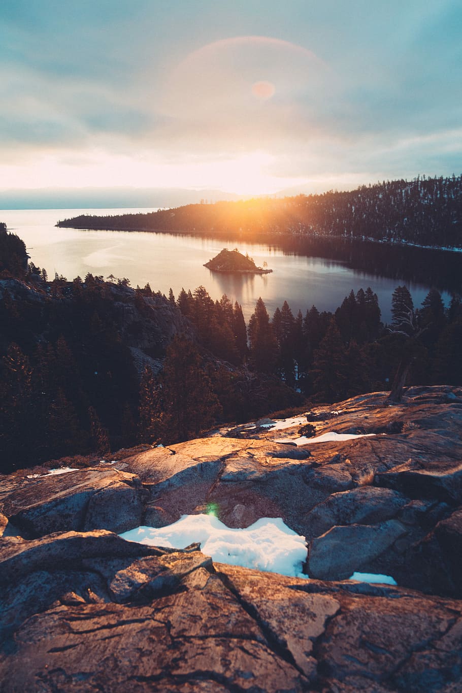 tundra mountain and body of water, mountain near body of water HD wallpaper