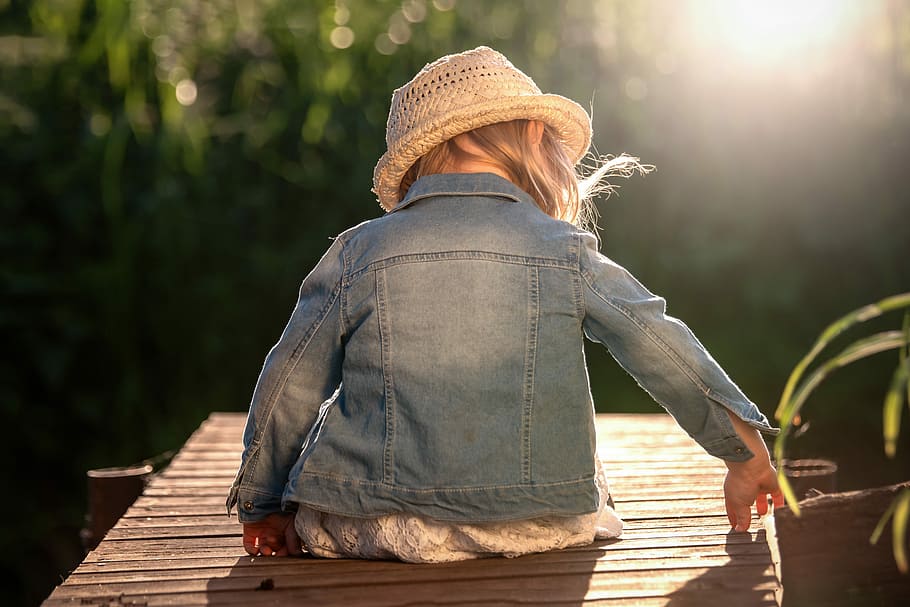 brown hared kid sitting on dock during daytime, child, web HD wallpaper