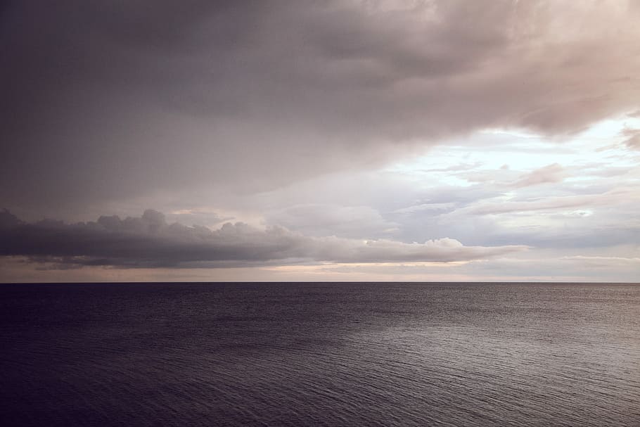 boy of water under comulus clouds, body of water during daytime HD wallpaper