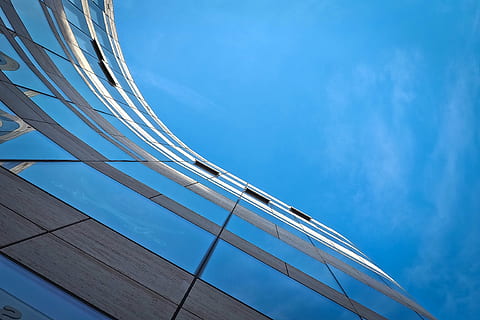 low-angle photography of curtain building under blue sky during daytime HD wallpaper