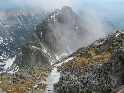 High Tatras Slovakia from the Summit, mountain under bleu sky HD wallpaper
