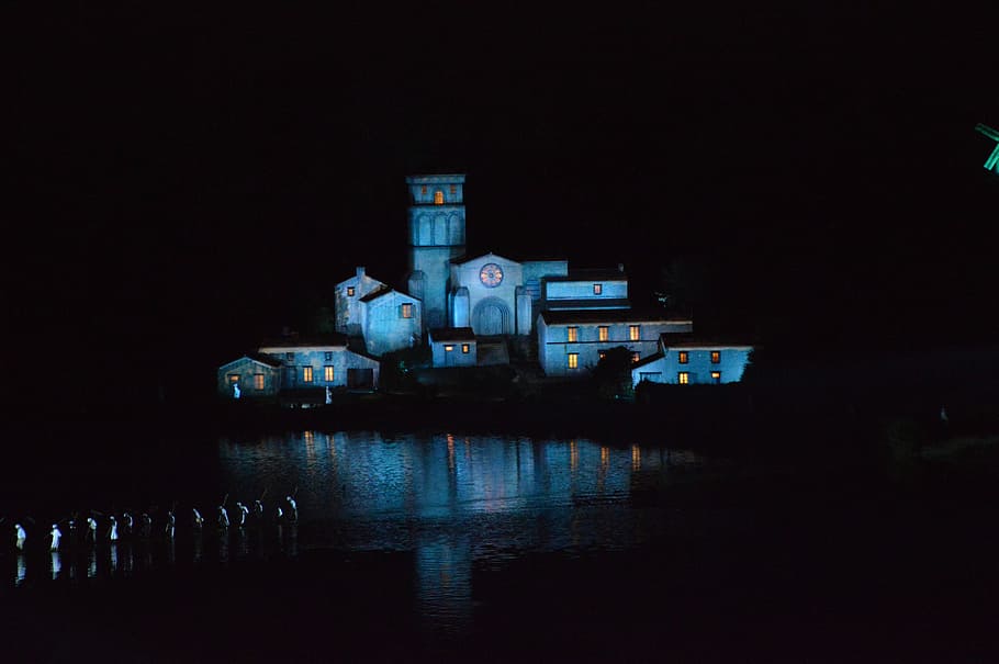 Puy du fou, cinéscénie, lighted house near body of water, building HD wallpaper