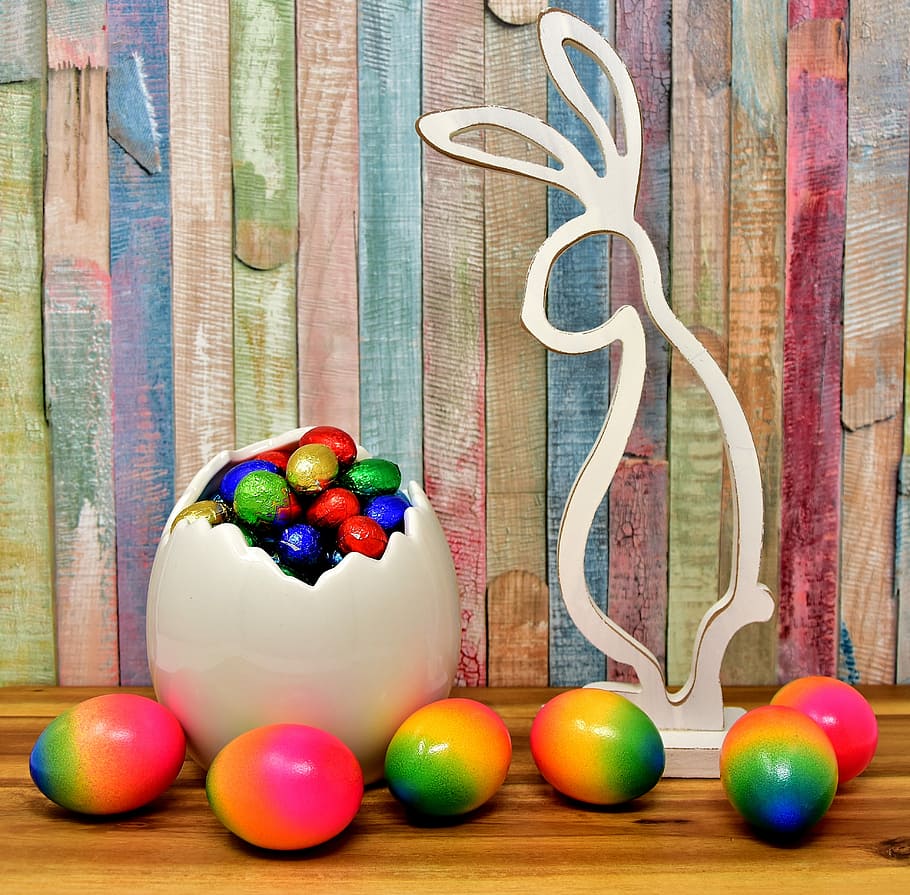 Easter eggs beside rabbit figure, easter bunny, colorful, hare, HD wallpaper