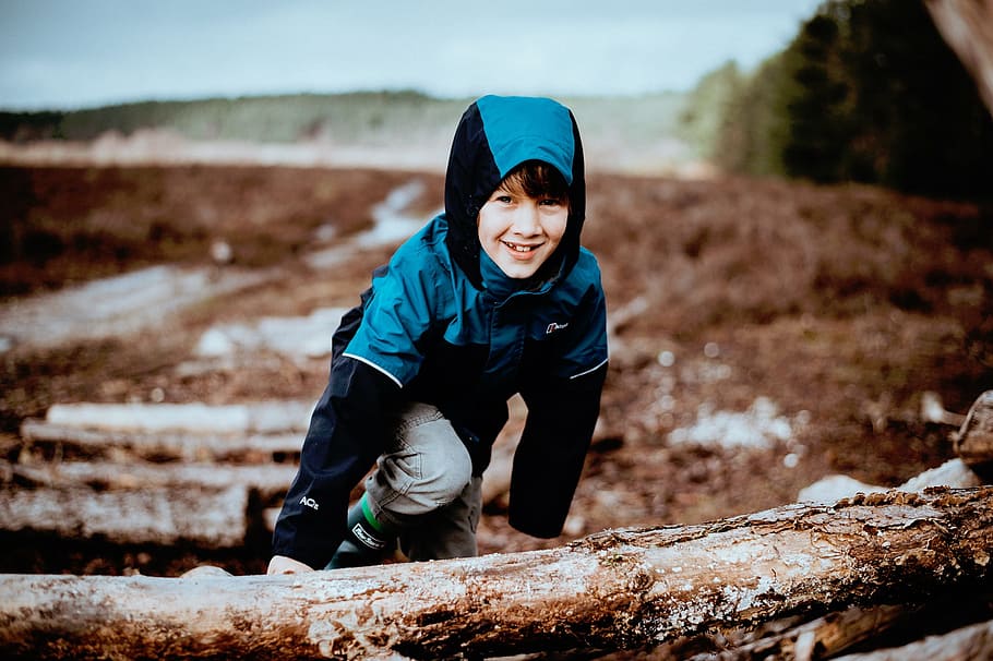 kids, boy, people, playing, wood, land, smile, childhood, one person HD wallpaper