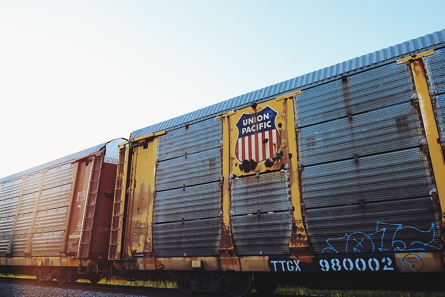 photo of gray Union Pacific train, train during daytime, yellow HD wallpaper